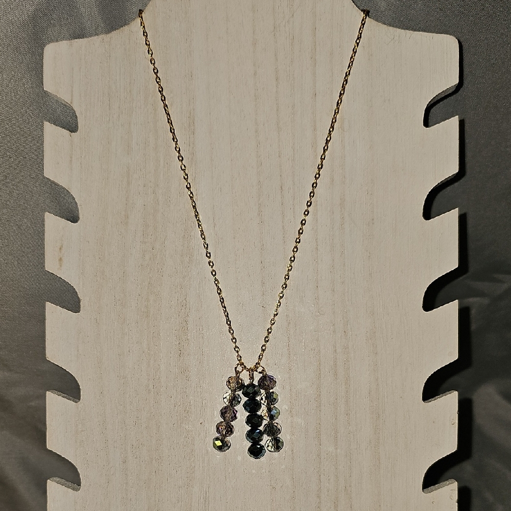 Elegant Gold Chain Necklace with Iridescent Bead Tassels